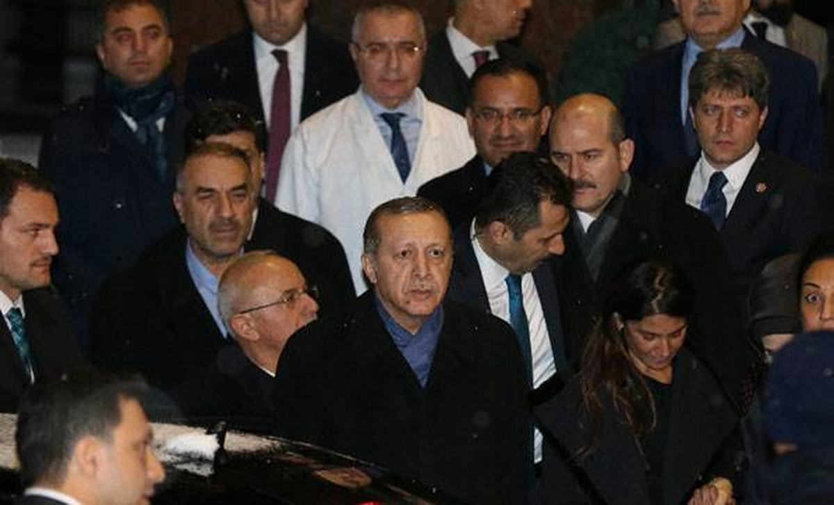 Cumhurbaşkanı Erdoğan\'dan TBMM Başkanı Kahraman\'a Geçmiş Oldun Ziyareti