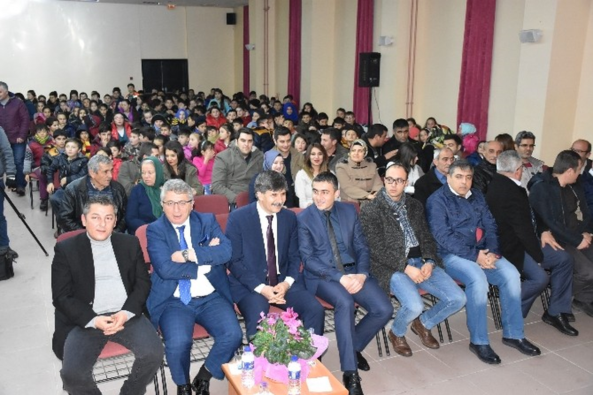 Dursunbey\'de Şiir Dinletisi