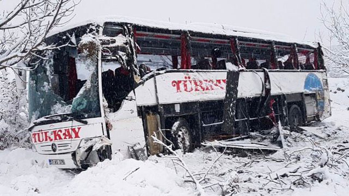 Düzeltme) Sinop\'ta Otobüs Kazası: 4 Ölü, 28 Yaralı