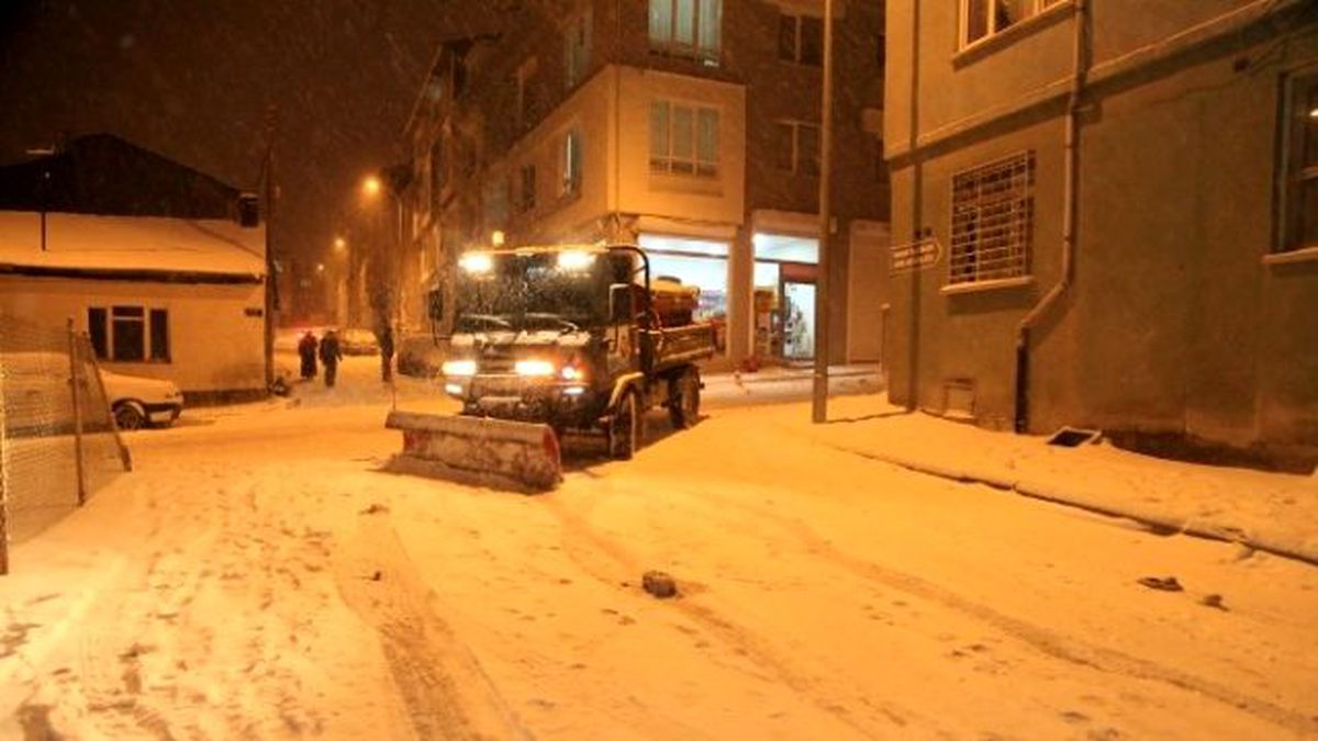Ekipler Karla Mücadele Ediyor