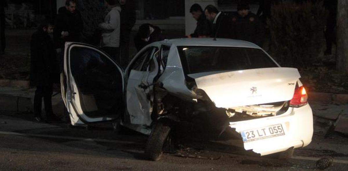 Elazığ\'da Zincirleme Trafik Kazası: 3 Yaralı