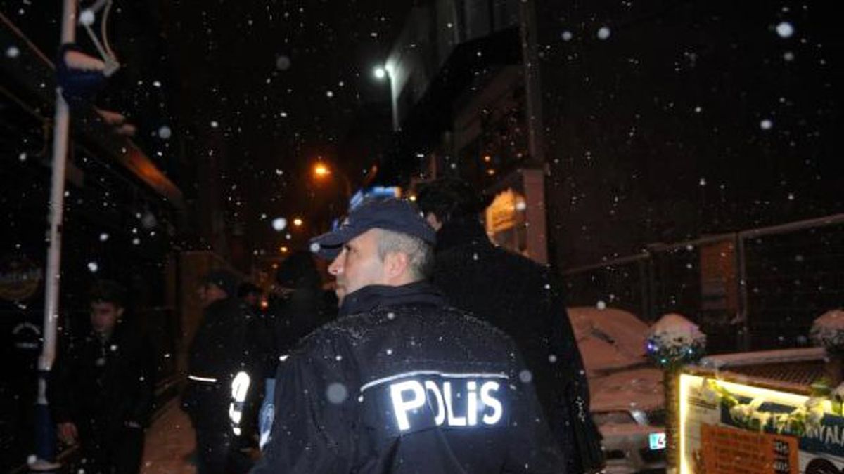 Eskişehir\'de Bir Kişinin Üzerinde Ruhsatsız Tabanca Ele Geçirildi
