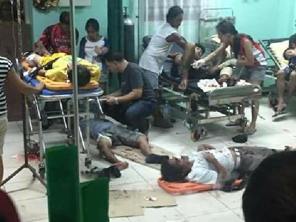 Filipinler\'de İki Bombalı Saldırıda 33 Kişi Yaralandı