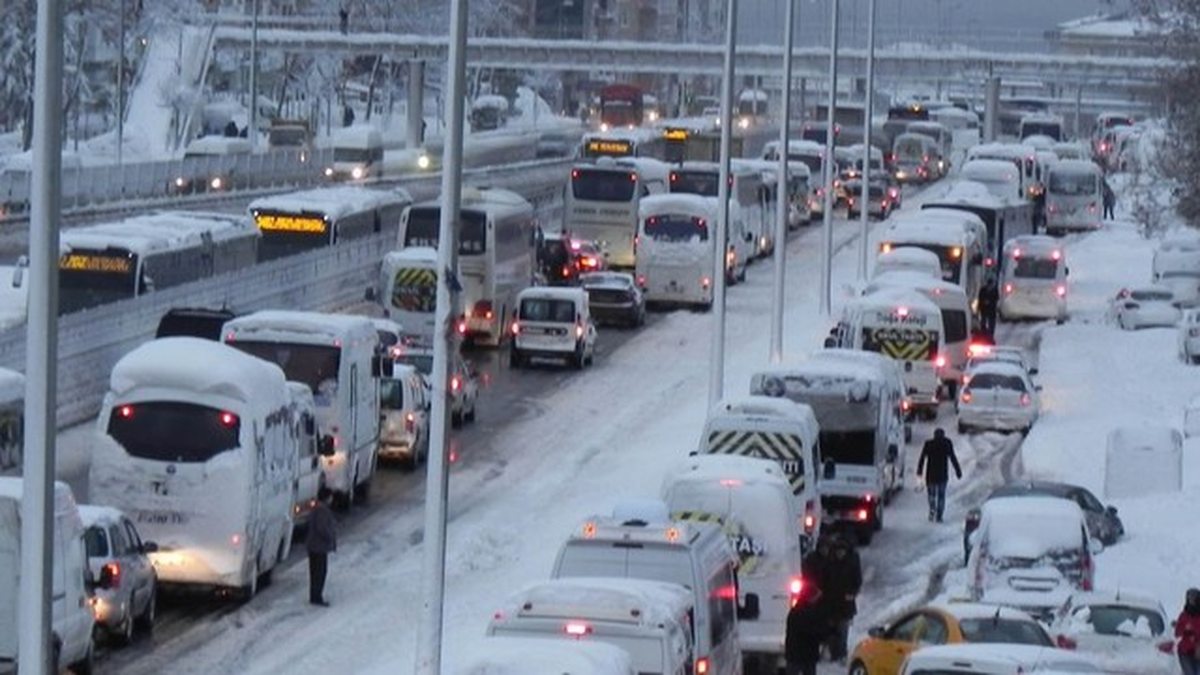 Flaş//meteoroloji, İstanbul İçin Bugün Akşam, Yarın ve Cumartesi "Kuvvetli Kar Yağışı" Uyarısı Yaptı