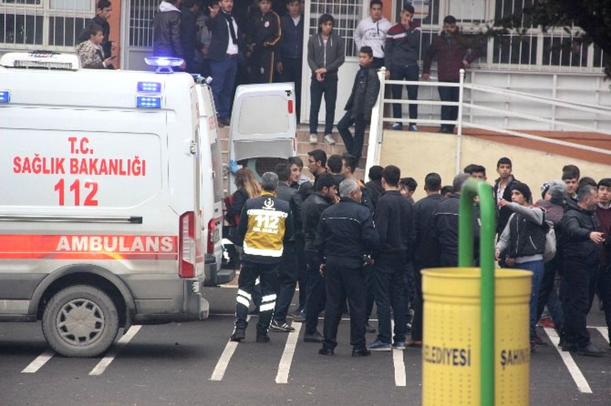 Gaziantep\'te Liseli Öğrenciler Arasında Kavga: 1 Yaralı