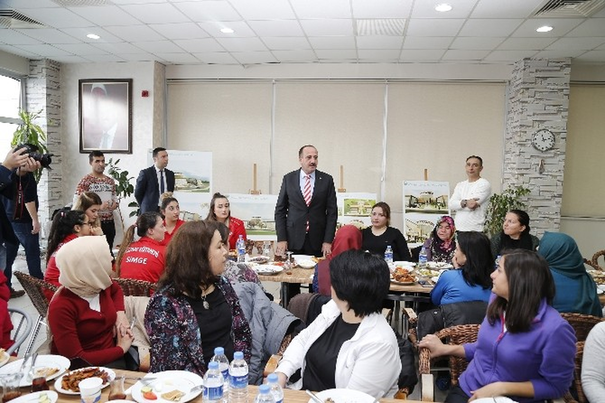 Gölbaşılı Kadınlar Yatırımları Başkan Duruay\'dan Dinledi