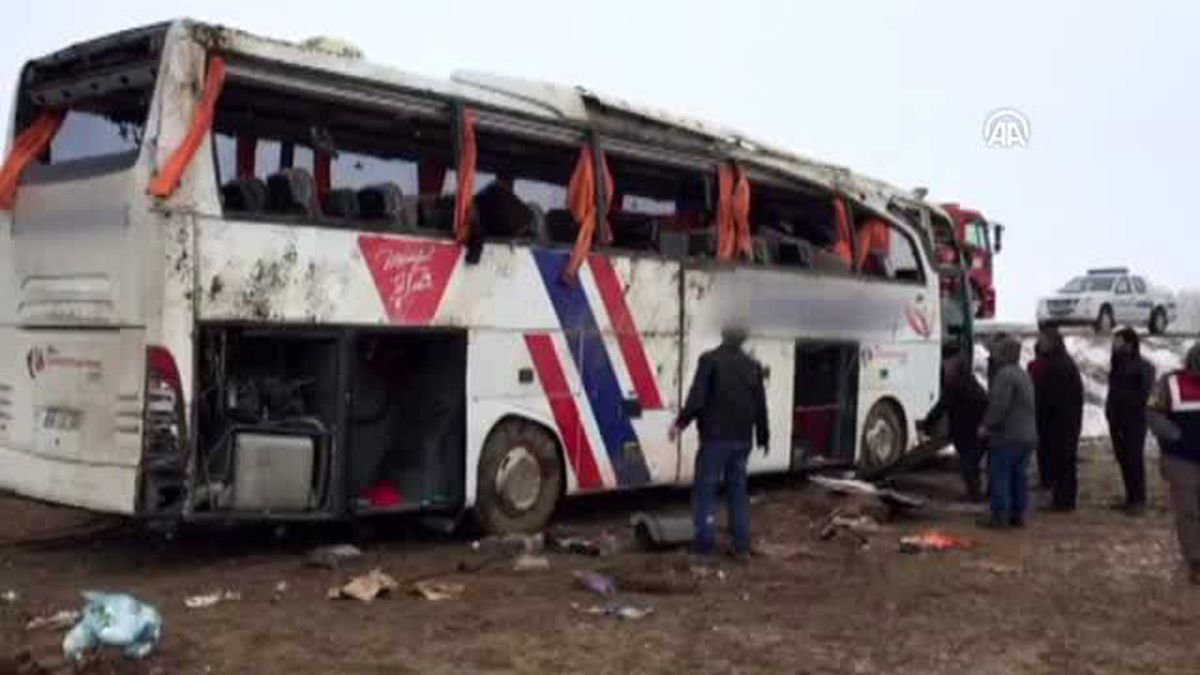 Güncelleme - Kayseri\'de 2 Yolcu Otobüsü Devrildi