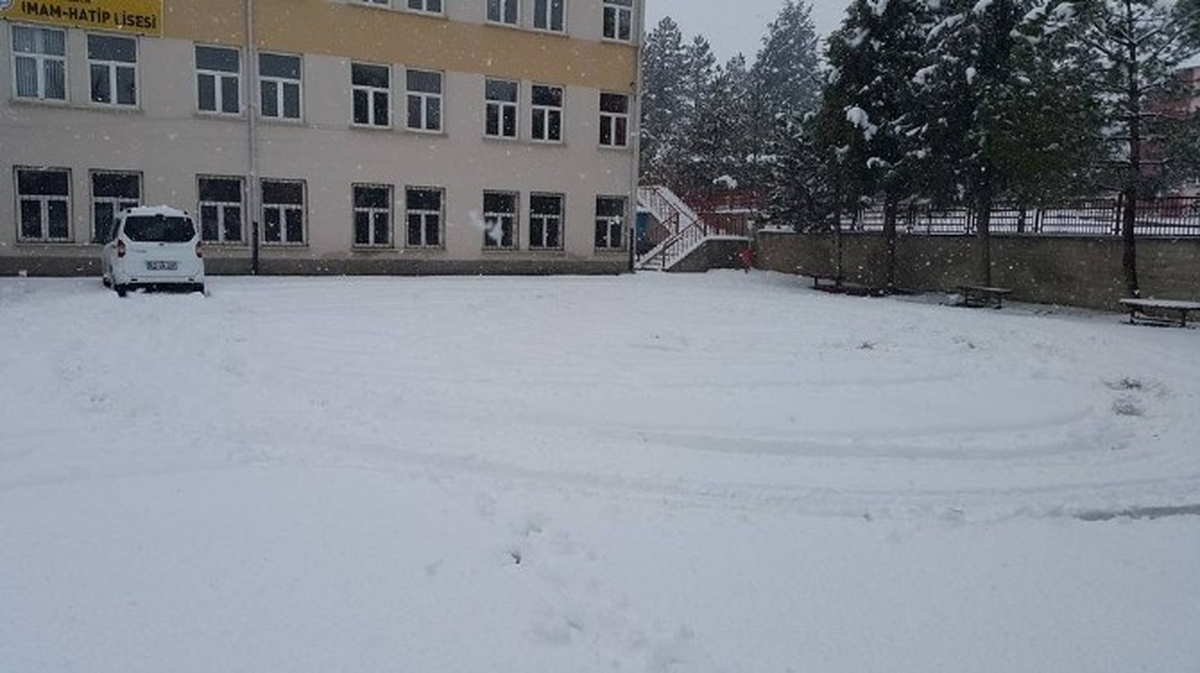 Hisarcık\'ta Okullara Kar Tatili 1 Gün Daha Uzatıldı