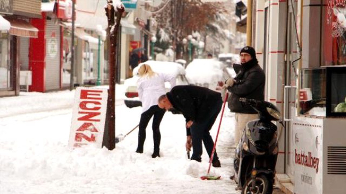 Isparta\'da Kar Yaşamı Olumsuz Etkiliyor