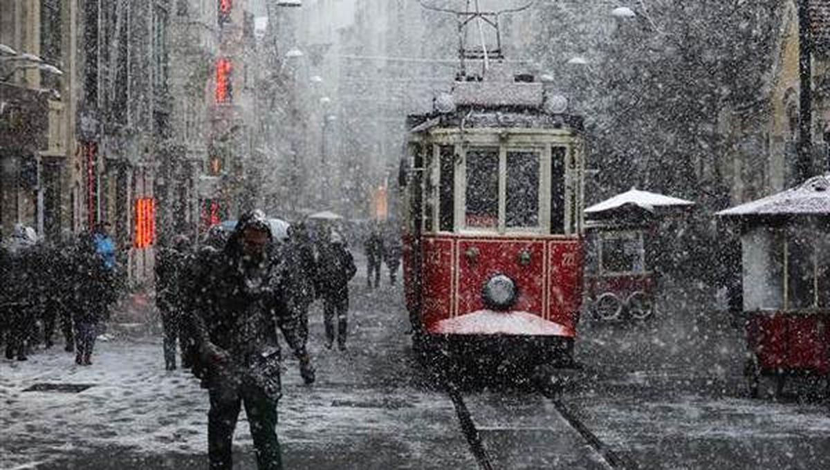 İstanbul\'da Beklenen Kar Yağışı Başladı