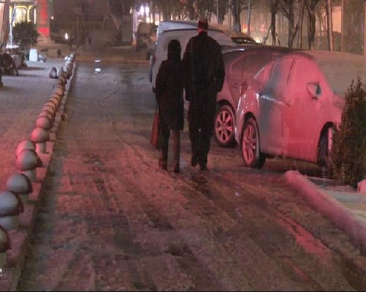 İstanbul\'da Kar Yağışı Başladı