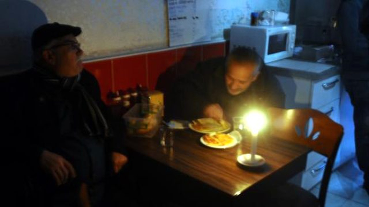 İstanbul\'un Birçok Bölgesinde Elektrik Kesintisi (4)