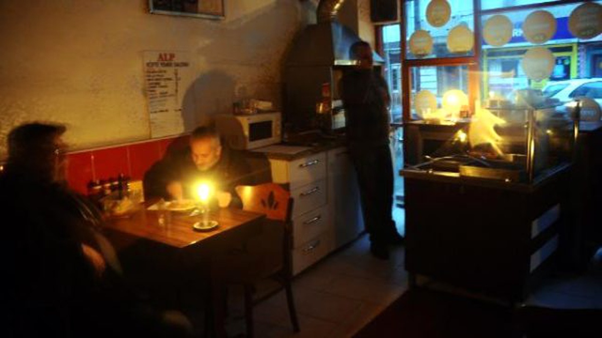İstanbul\'un Birçok Bölgesinde Elektrik Kesintisi