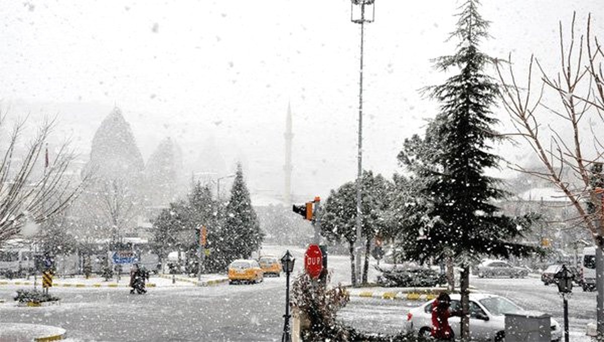İstanbul\'un Yüksek Kesimlerinde Kar Yağışı Başladı