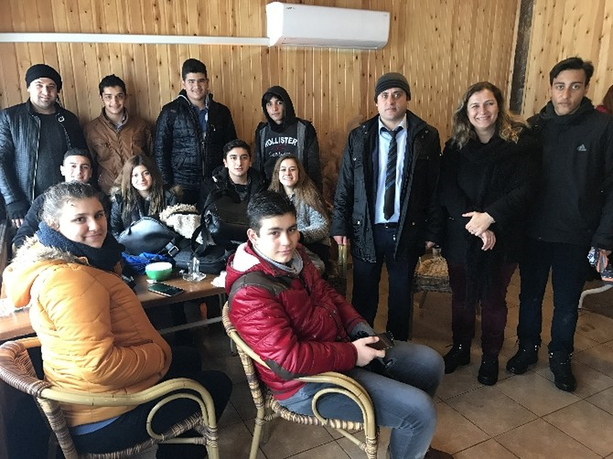 İzmir\'de Bastıran Kar Nedeniyle 30 Öğrenci Mahsur Kaldı