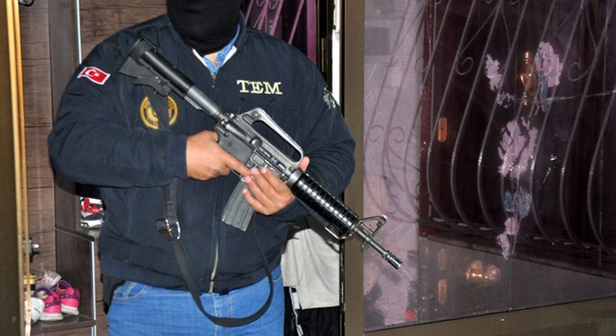 İzmir\'de Deaş Operasyonunda 5 Gözaltı