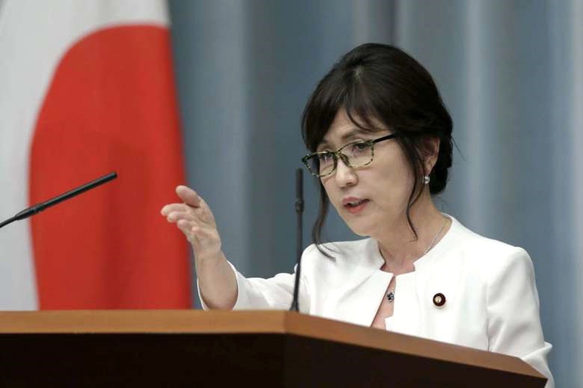 Japon Savunma Bakanı\'ndan Tartışmalı Tapınağa Ziyaret