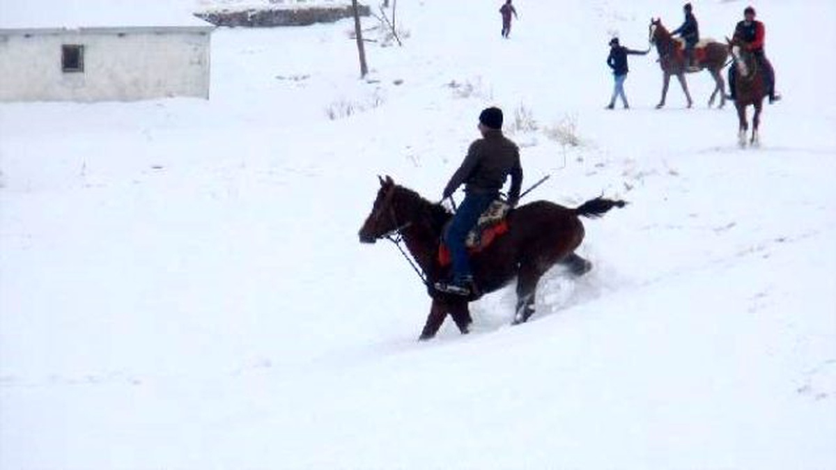 Karda Nefes Kesen Cirit Gösterisi