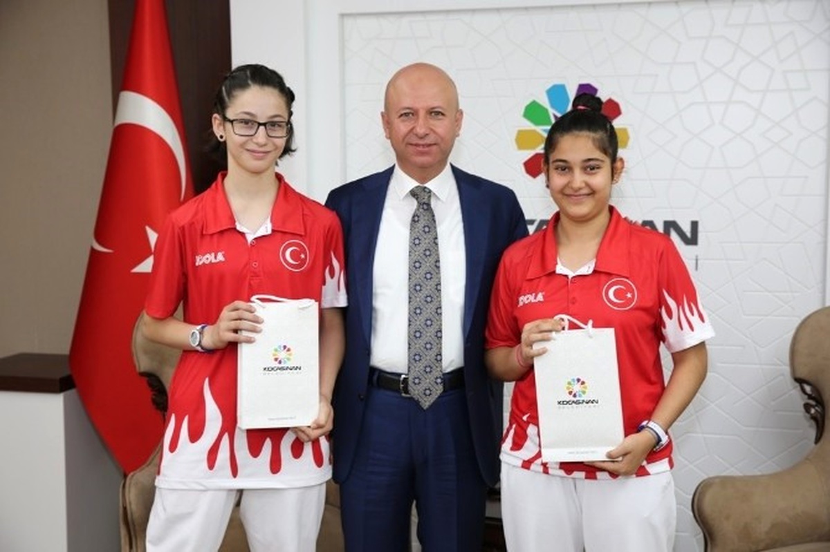 Kocasinan\'ın Bayan Masa Tenisi Takımı Tüm Maçlarını Kazanarak Şampiyon Oldu