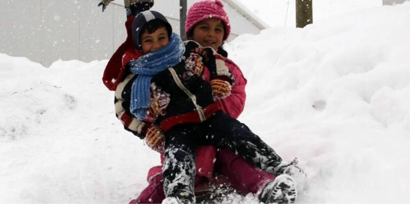 Kula\'da Taşımalı Eğitime Bir Günlük Kar Tatili