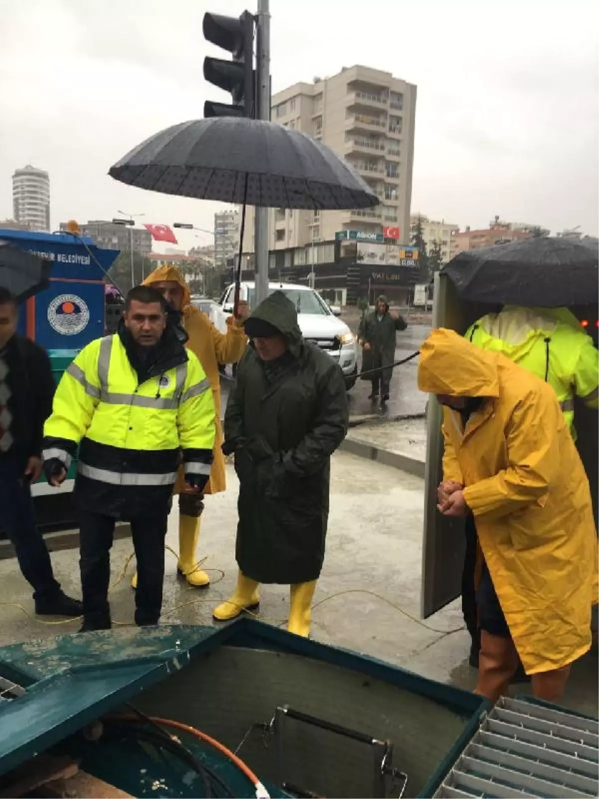 Mersin Sel Altında Okullar Tatil Edildi (3)