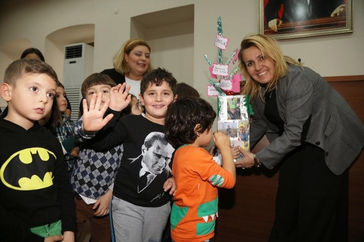 Miniklerden Uyar\'a Yeni Yıl Ziyareti