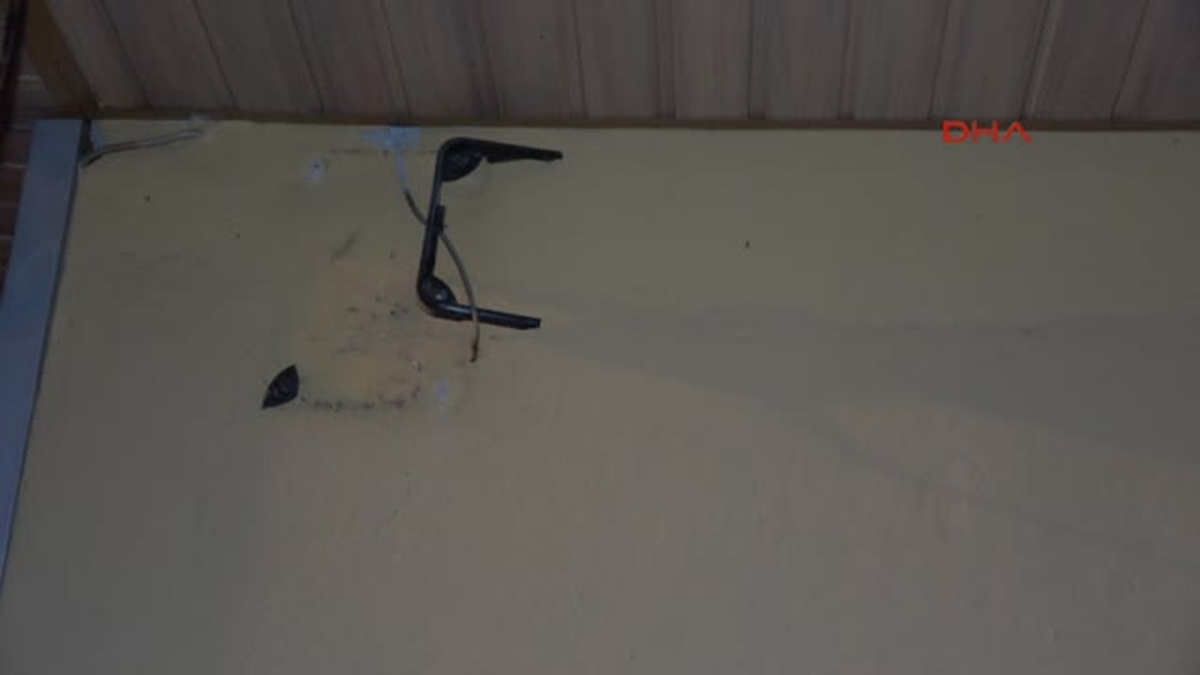PTT Şubesine Giremeyince Alarm Kutusunu Söküp Kaçtılar