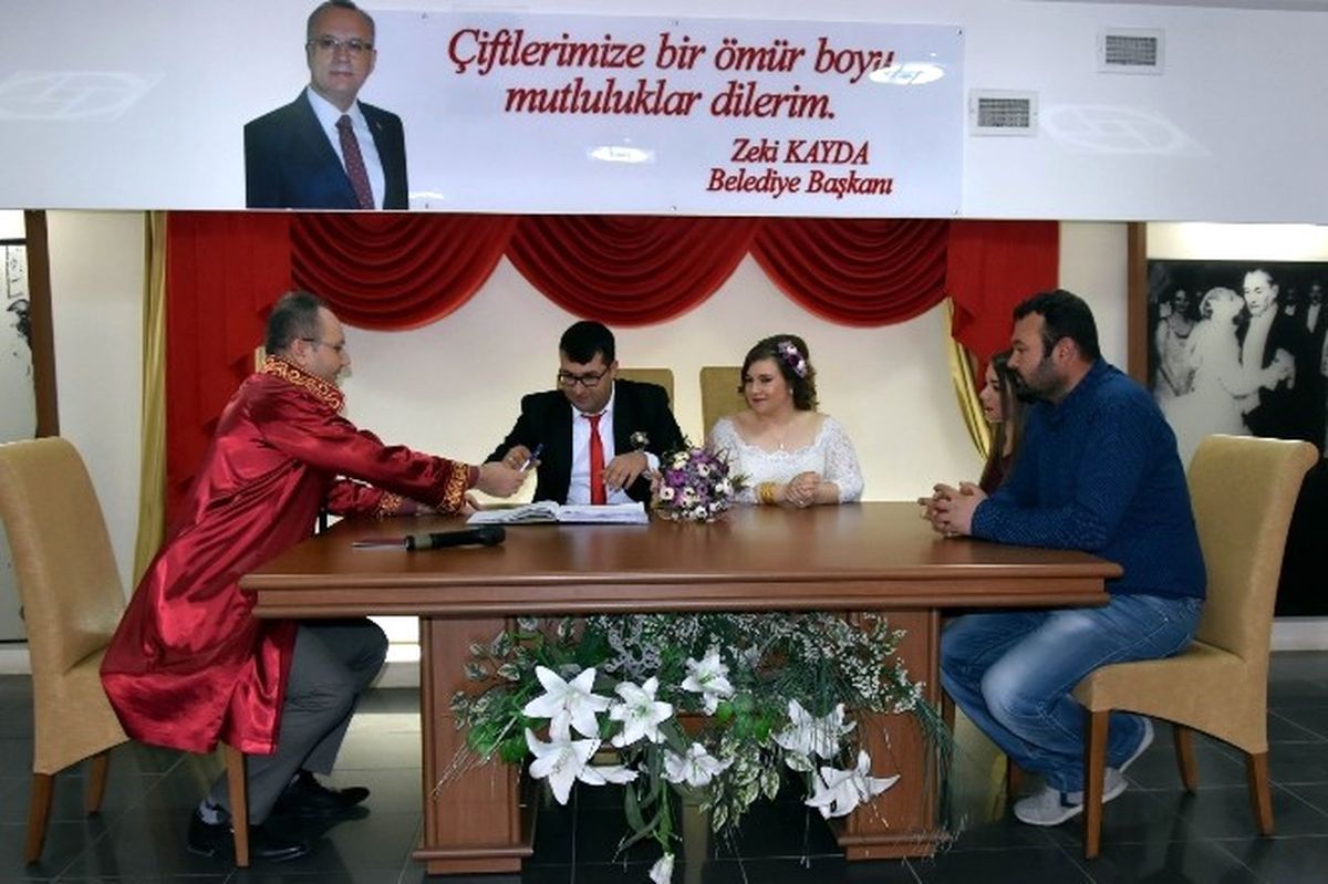 Salihli\'de 2016 Yılında Bin 225 Çiftin Nikahı Kıyıldı