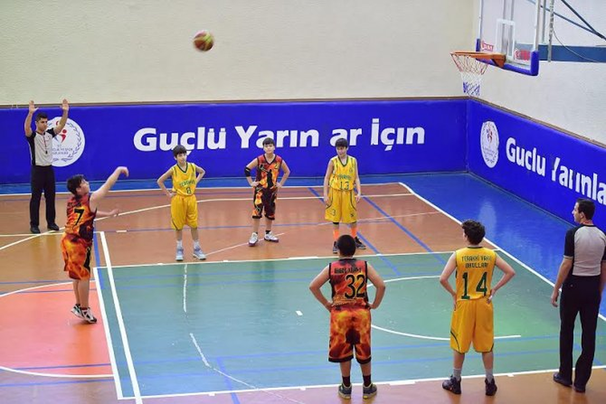 Siirt\'te Basketbol Küçükler Finali