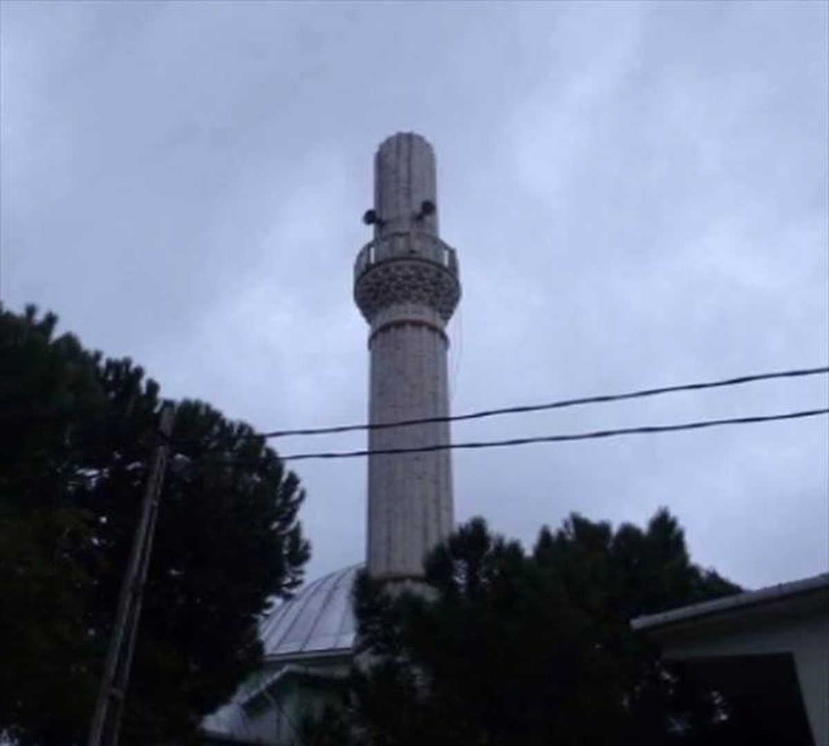 Silivri\'de Fırtına Nedeniyle Bir Caminin Minaresi Uçtu.