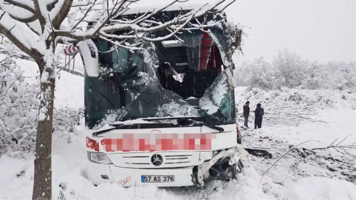 Sinop\'ta Otobüs Kazası: 3 Ölü, 25 Yaralı