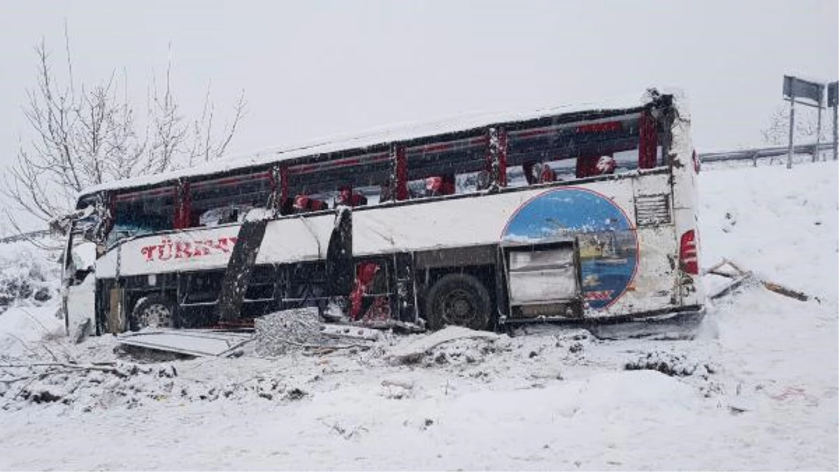 Sinop\'ta Yolcu Otobüsü Şarampole Yuvarlandı; 4 Ölü, 27 Yaralı- Yeniden
