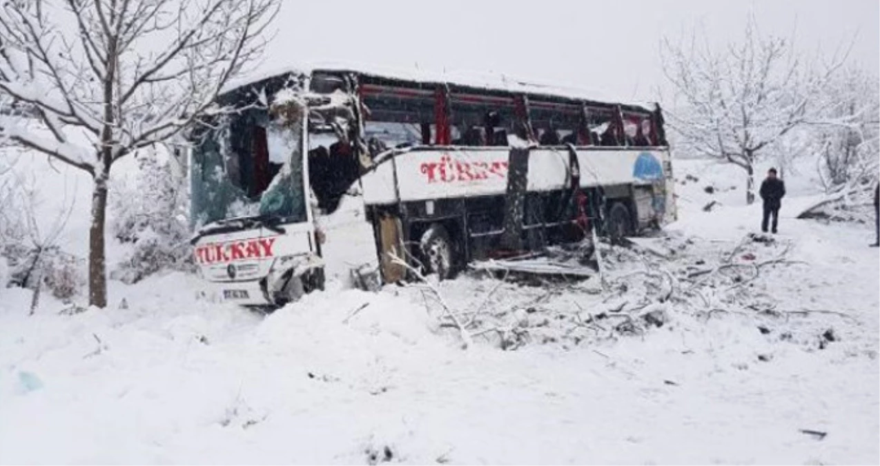 Sinop\'ta Yolcu Otobüsü Uçuruma Yuvarlandı! 5 Ölü, Çok Sayıda Yaralı Var