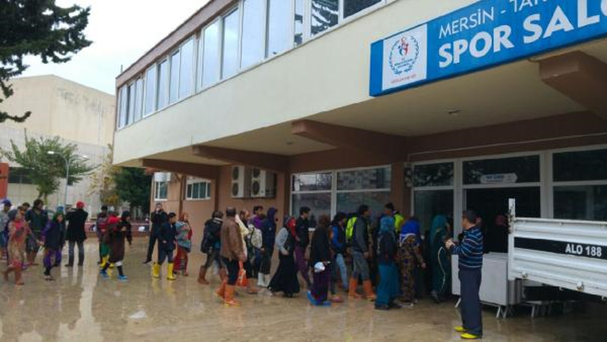 Tarsus\'ta Tarım İşçisi 700 Suriyeli Çadırlardan Tahliye Edildi