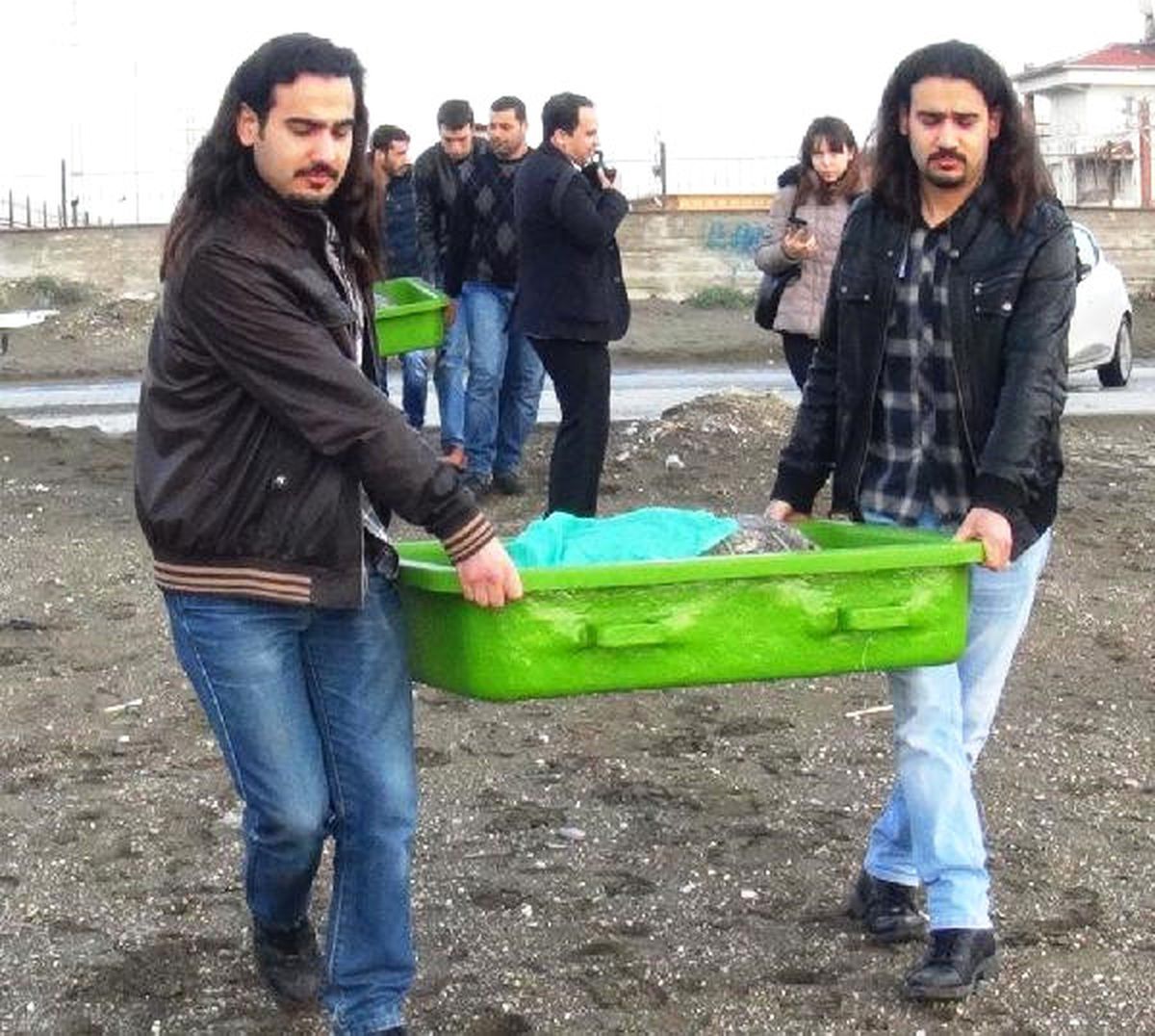 Tedavi Edilen 2 Kaplumbağa Denizle Buluştu