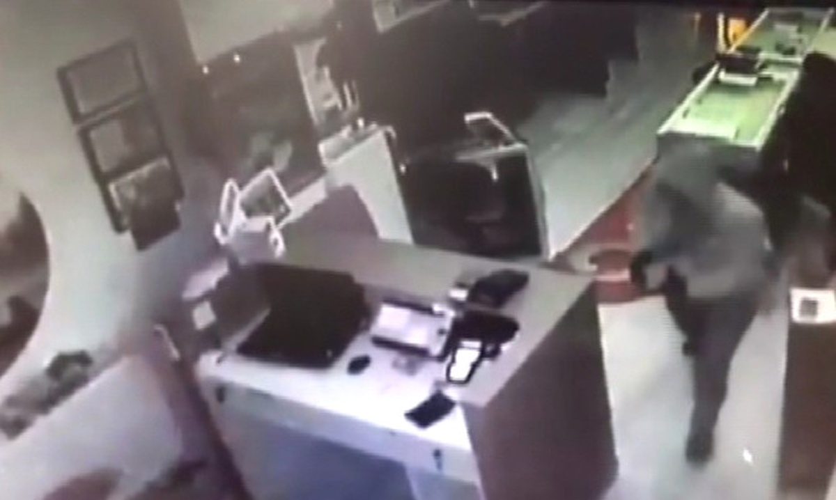 Telefon Hırsızları Güvenlik Kamerasına Yakalandı