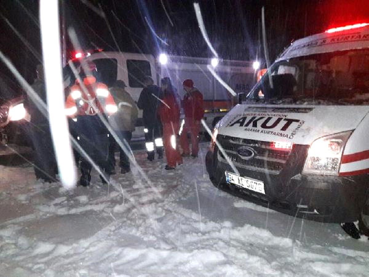 Tipide Yolunu Kaybeden Çobanı Kurtarma Ekipleri Buldu