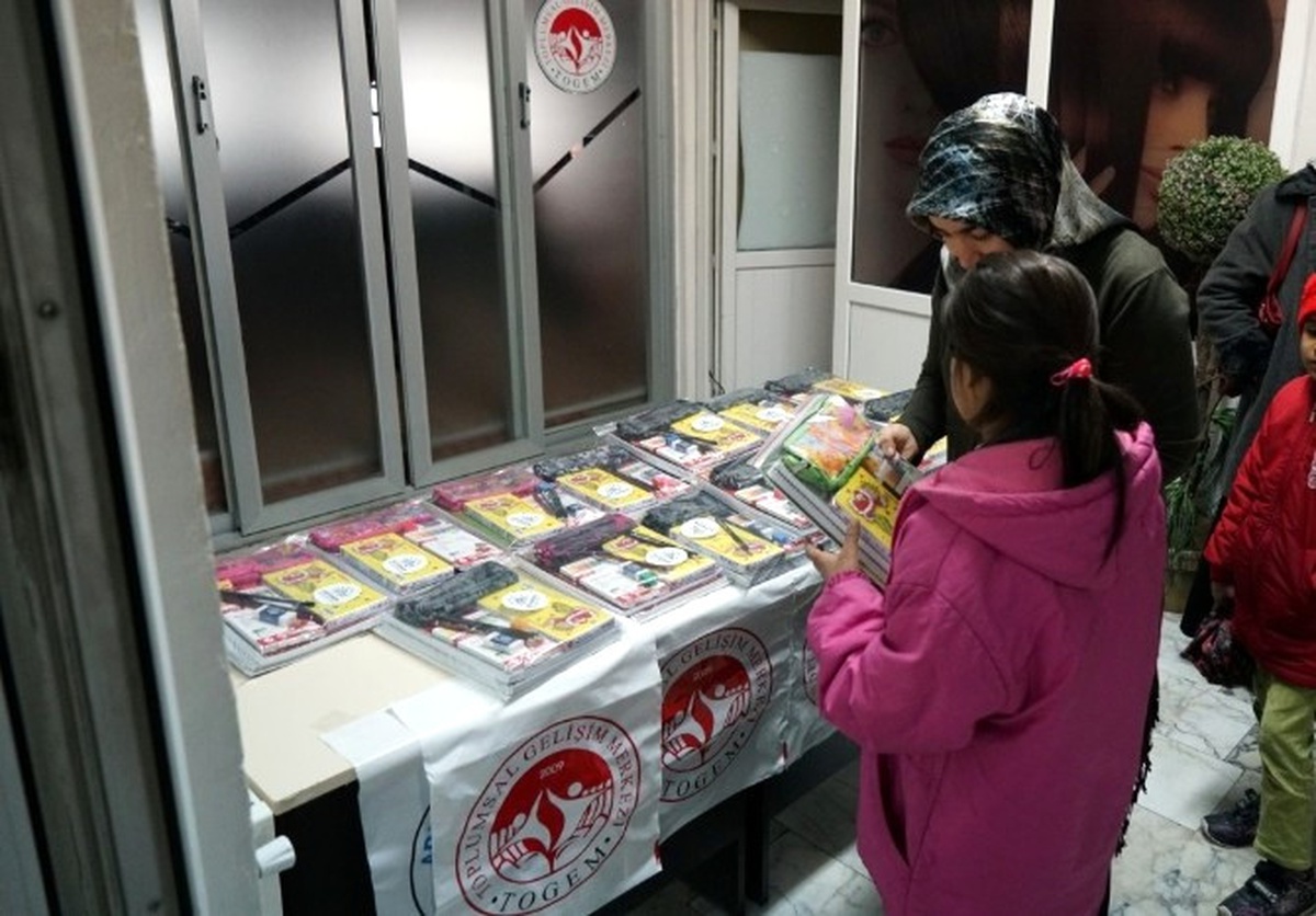 Togem\'den Öğrencilere Kırtasiye Yardımı