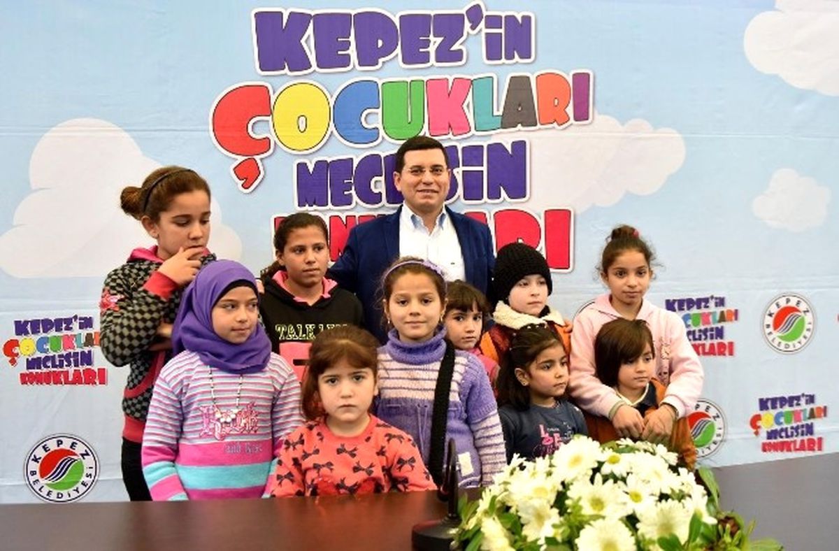 Tütüncü\'den Suriyeli Çocuklara Yeni Yıl Hediyesi