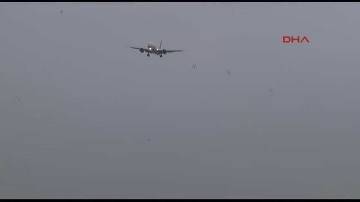 Uçaklar Fırtınayla Böyle Sallandı