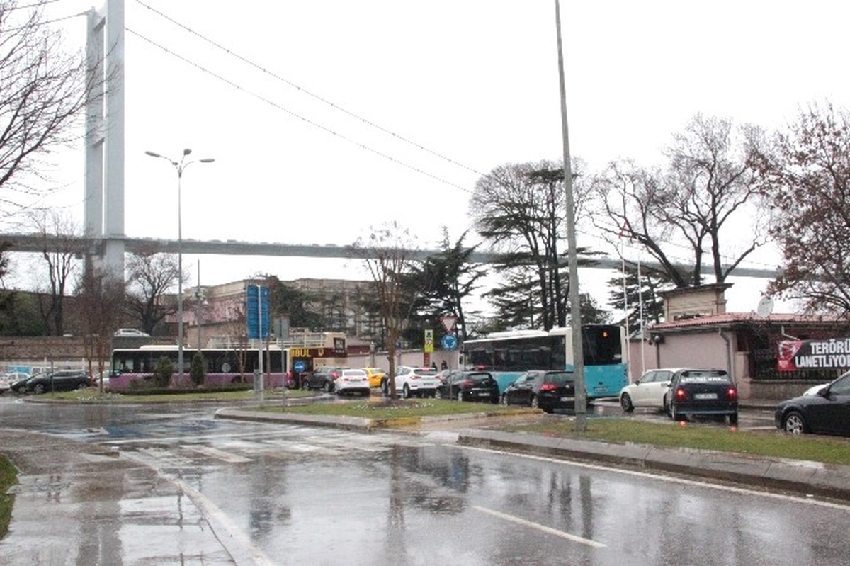 Yağmur ve Rüzgar İstanbul Trafiğini Felç Etti