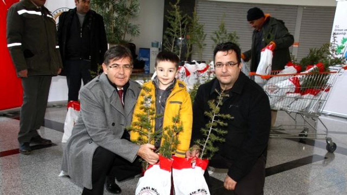 Yeni Yıla Girerken Ağaç Kesmeyelim Fidan Dikelim"