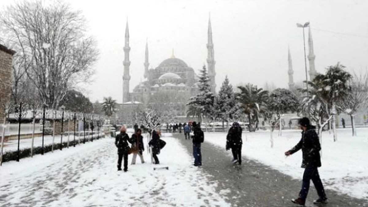 2- İstanbul\'da Kar Yağışı Başladı