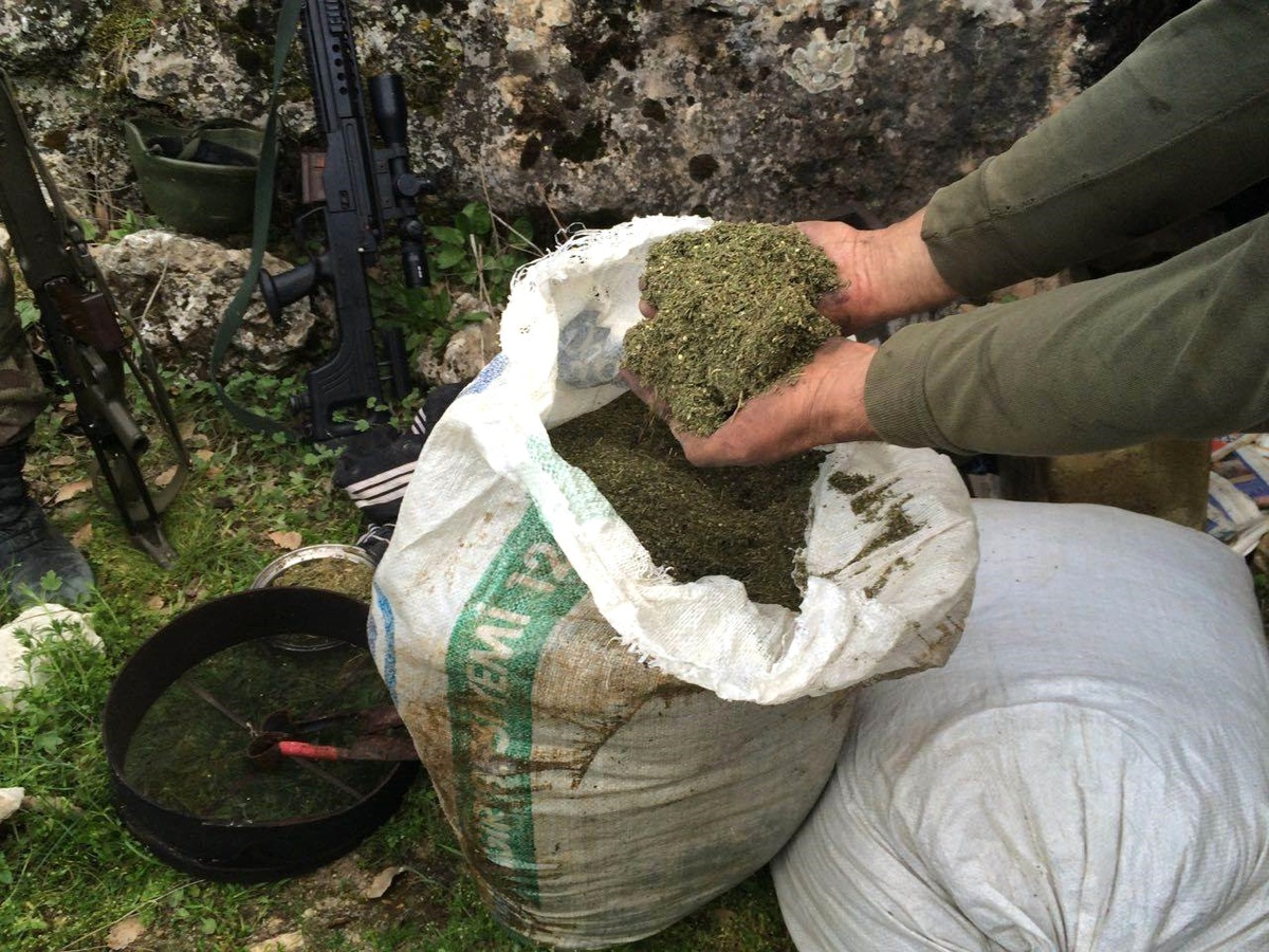 93 Kilo Esrar ile Yakalandılar, \'Namazımda, Abdestimde Birisiyim\' Dedi