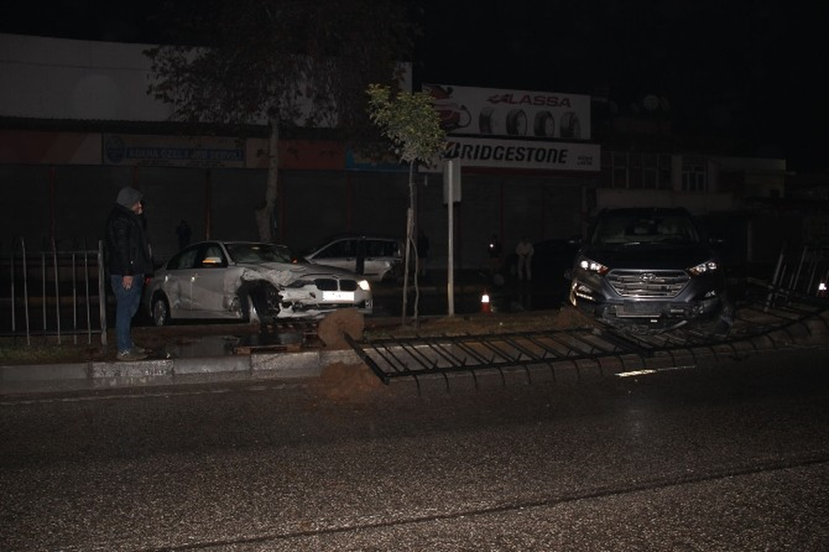 Adana\'da Maddi Hasarlı Zincirleme Trafik Kazası