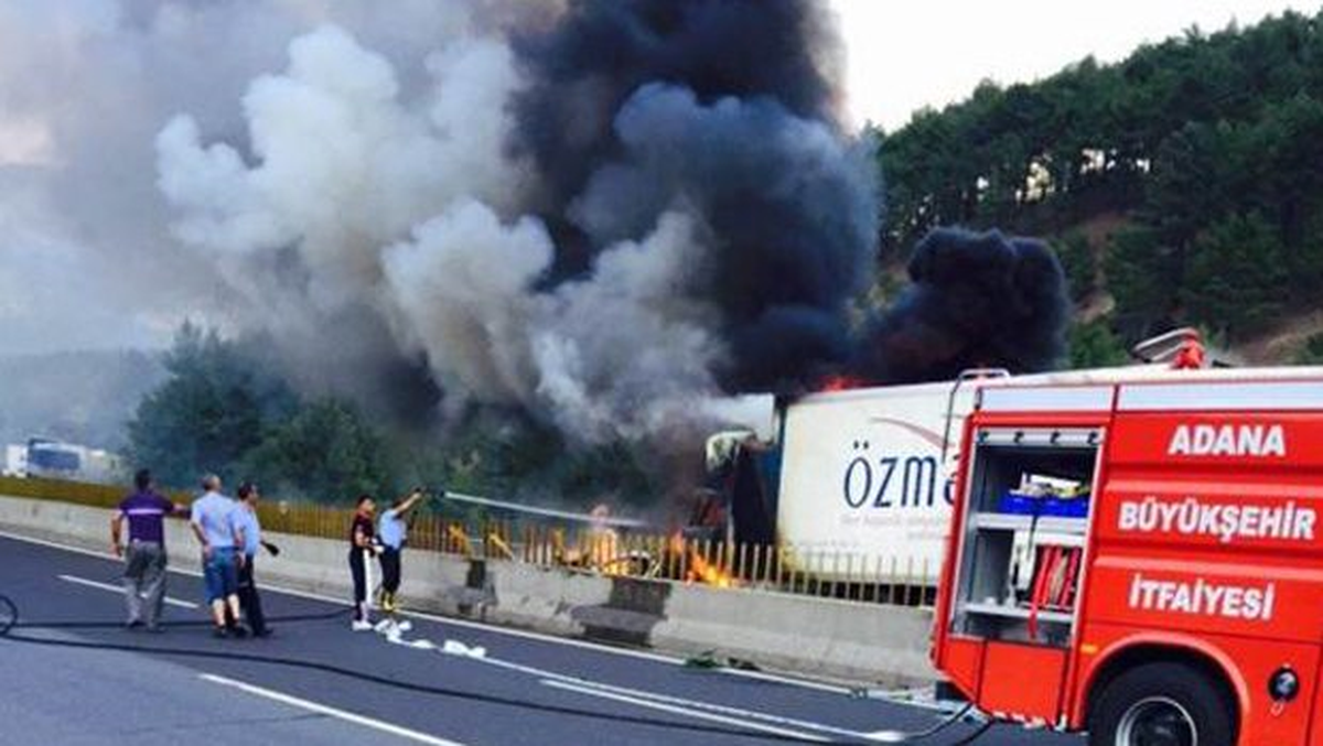 Adana\'da Zincirleme Trafik Kazası