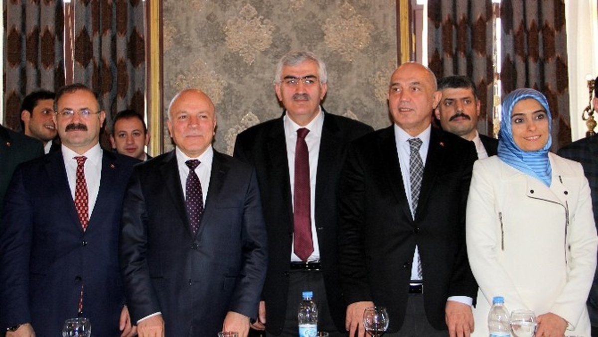 AK Parti Milletvekilleri Kahvaltıda Basın Mensupları ile Bir Araya Geldi
