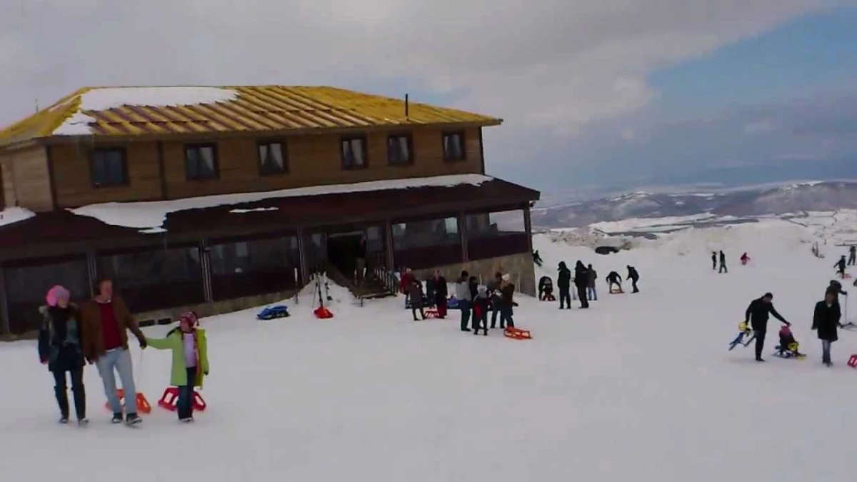 Akdağ Kayak Merkezi Ziyaretçilerini Bekliyor