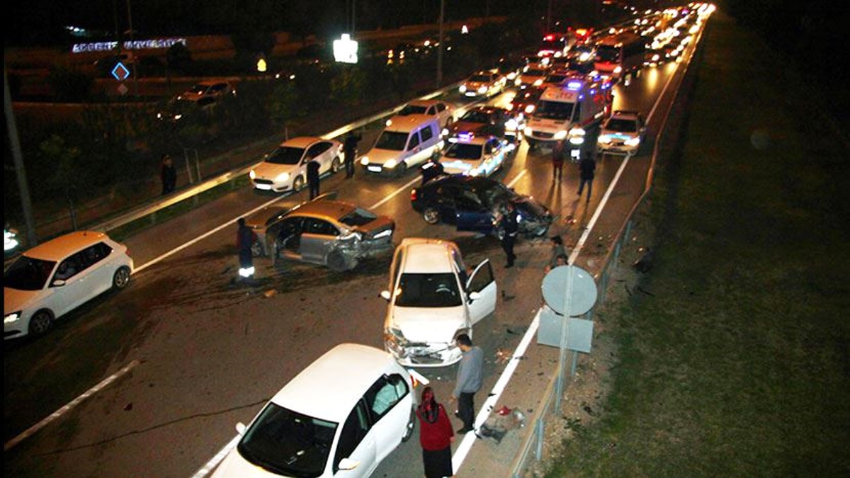Antalya\'da Zincirleme Trafik Kazası