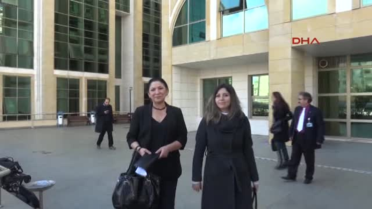 Antalya Öğrencisini Iç Çamaşırıyla Dolaştırdığı Iddia Edilen Öğretmen Hakkında Suç Duyurusu